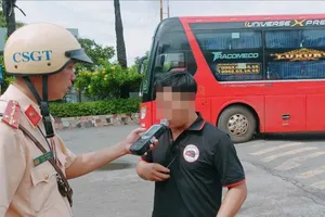 HCMC traffic police strengthen alcohol, drug testing during national holiday 