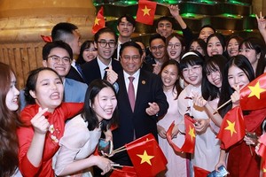 Prime Minister meets Vietnamese community in China's Chongqing city