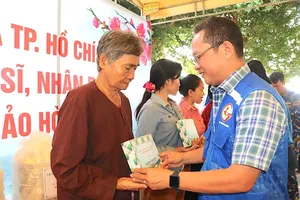 Ho Chi Minh City strengthens connection between home front and front lines