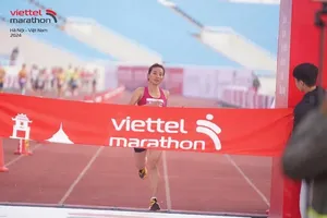 Nguyen Thi Oanh sets national record again at Viettel Marathon Series