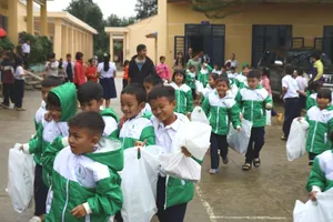 SGGP Newspaper presents gifts to pupils in Quang Nam Province’s remote area