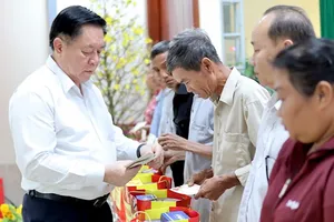 Central, HCMC leaders pay pre-Tet visits to localities, units