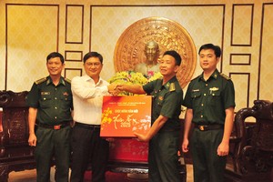 City leaders offer gifts to soldiers, officers of Binh Phuoc Border Guard Post