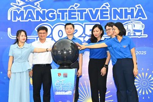 Over 5,030 needy students, workers get on beloved buses for Tet celebration