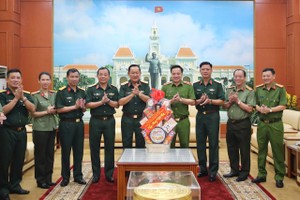 Deputy Minister of National Defense extends Tet greetings to HCMC Police