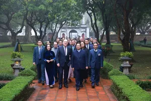 Vietnamese, New Zealand PMs visit Temple of Literature