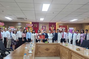 Ho Chi Minh City leader visits People's Hospital 115 on Vietnamese Doctor’s Day