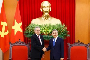 Party chief To Lam receives US Senator