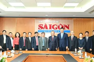 Delegation from People's Daily visits Sai Gon Giai Phong Newspaper
