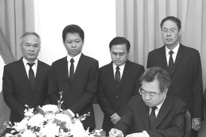 HCMC leaders pay respects to former Lao President Khamtay Siphandone