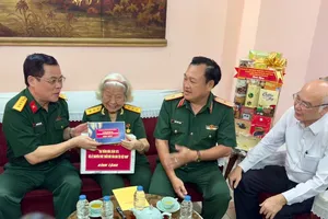 Senior leaders visit heroes in historic Ho Chi Minh Campaign