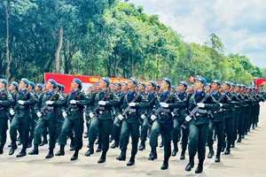 Over 2,000 young soldiers rehearse hard on training ground for official parade