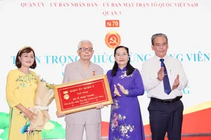 Nearly 300 Party members in District 1,3 receive Party membership badges