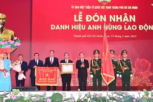 Vietnam Fatherland Front Committee of HCMC receives “Labor Hero” title