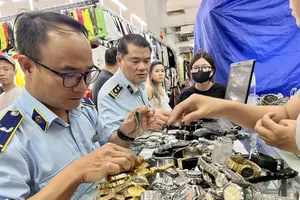 Large quantity of suspected fake fashion items seized at Saigon Square 