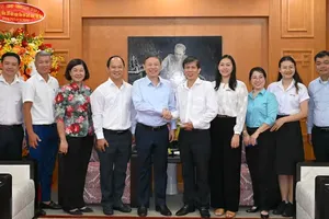 Ho Chi Minh City leaders visit, extend congratulations to press agencies