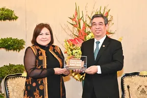 HCMC leader receives delegation from Ho Chi Minh School in Mongolia