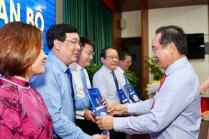 Ho Chi Minh City Chairman appoints leaders of 54 public non-business units