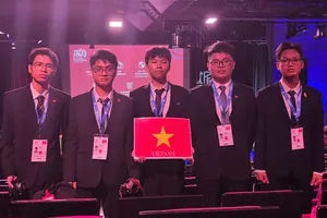 Vietnam wins one gold, four silver medals at International Physics Olympiad 
