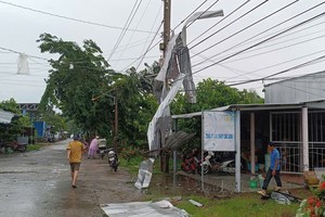 Whirlwind causes numerous house collapse, roof loss in Ca Mau