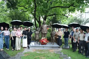 Vietnamese journalists explore AI agricultural technology in China