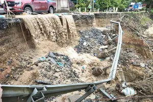 Landslide continues on National Highway 16 in Nghe An Province