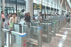 125,000 passengers expected daily at Tan Son Nhat Airport during holiday