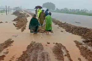 Typhoon Kajiki poses serious threat to Central Vietnam’s dyke system