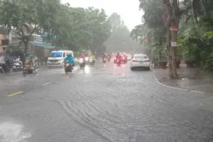 HCMC faces risk of waterlogging from heavy rains, high tides