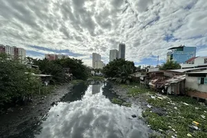 HCMC plans to relocate 85 percent of houses along canals by end of 2025