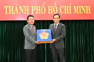 Secretary of HCMC Party Committee meets representatives from SCG Vietnam