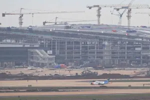 First calibration aircraft makes test landing at Long Thanh Airport’s runway