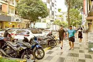 HCMC strengthens management, temporary use of roadways, sidewalks