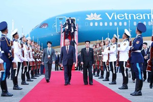 Party leader sets foot in Pyongyang for state visit to DPRK