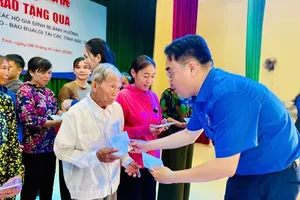 HCMC youth provides over VND3.5 billion to storm-hit residents