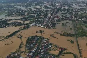 Floods peak in Hanoi, inundation may persist for next 3–4 days