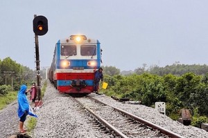 PM urges acceleration of key railway projects