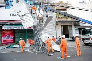 EVN mobilizes 1,300 workers to restore power grid after typhoon No. 13