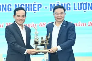 HCMC sees Vietnam National Industry - Energy Group as strategic partner