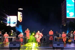Program promotes traditional, contemporary Vietnamese arts in downtown HCMC