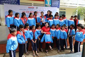 SGGP Newspaper’s “Warm Coats for School” program reaches students in Lam Dong