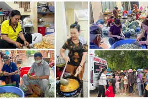 Numerous volunteer kitchens across HCMC support flood-affected residents