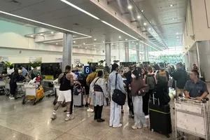 Tan Son Nhat Airport serves about 127,000 passengers on January 3