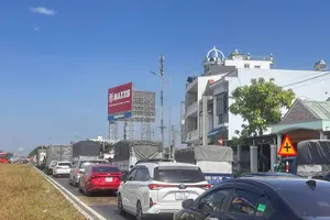 Post-holiday traffic surges as vehicles return to cities