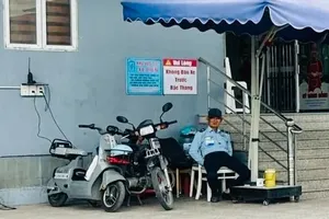 HCMC allows to install battery swap cabinets for e-motorbikes on sidewalks