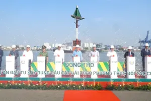 Deputy PM Mai Van Chinh attends groundbreaking ceremony for Cat Lai Bridge 