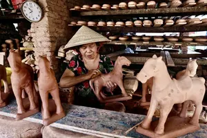 Thu Dau Mot’s handcrafted ceramic horse mascots enter Lunar New Year market