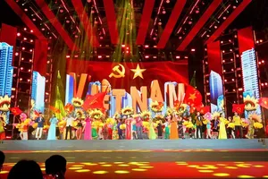 Special art program marks success of Party Congress, Party founding anniversary