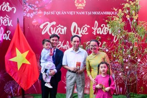 A touch of Vietnamese Tet in Laos, Mozambique