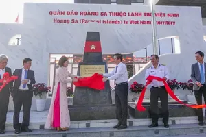 Da Nang inaugurates Hoang Sa Special Zone People’s Committee nameplate